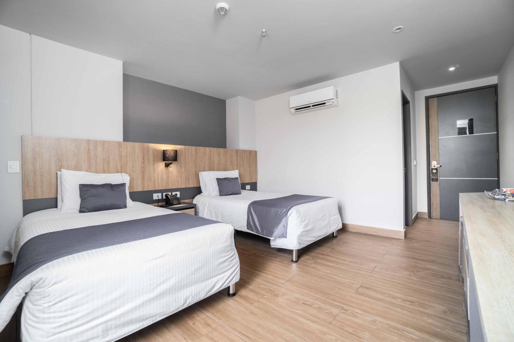 Hotel Plaza Del Lili Кали Екстериор снимка