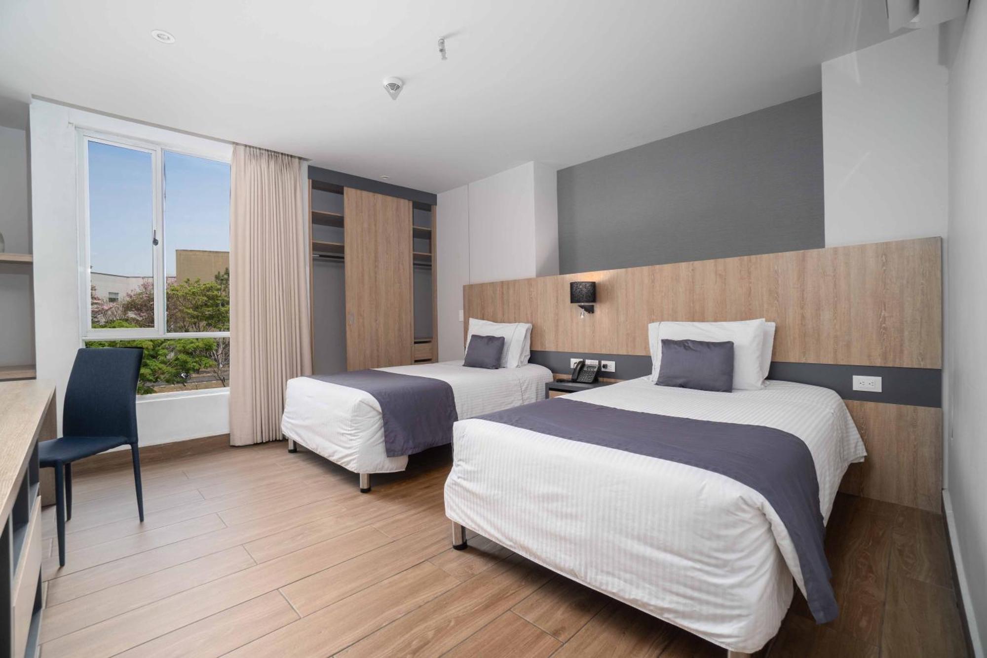 Hotel Plaza Del Lili Кали Екстериор снимка