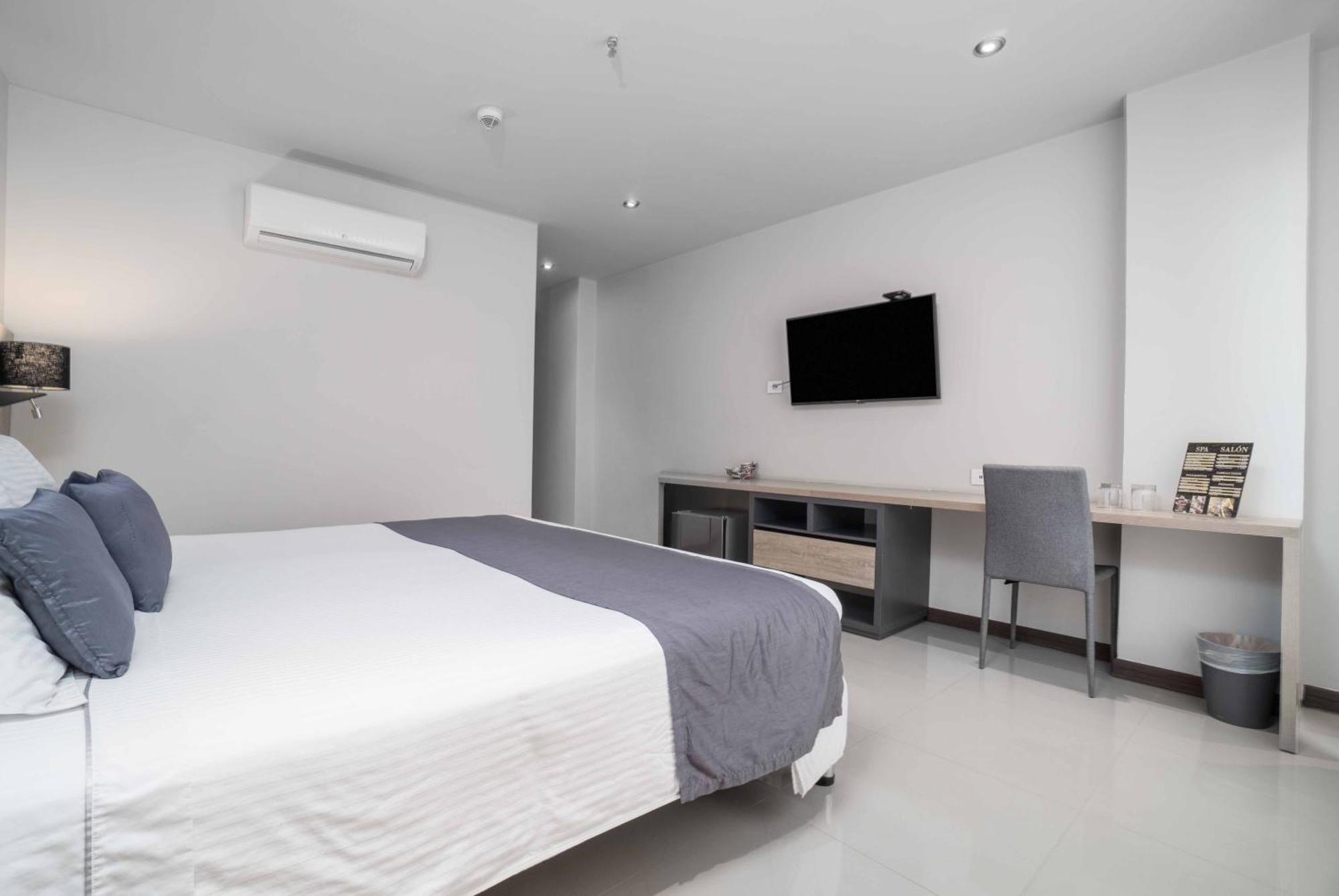Hotel Plaza Del Lili Кали Екстериор снимка